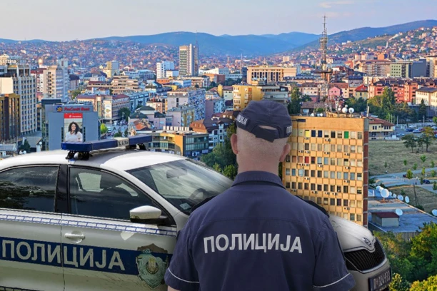 HITNA STIGLA U REKORDNOM ROKU! Pešaka na semaforu udario automobil - lekari mogli da konstatuju samo smrt!