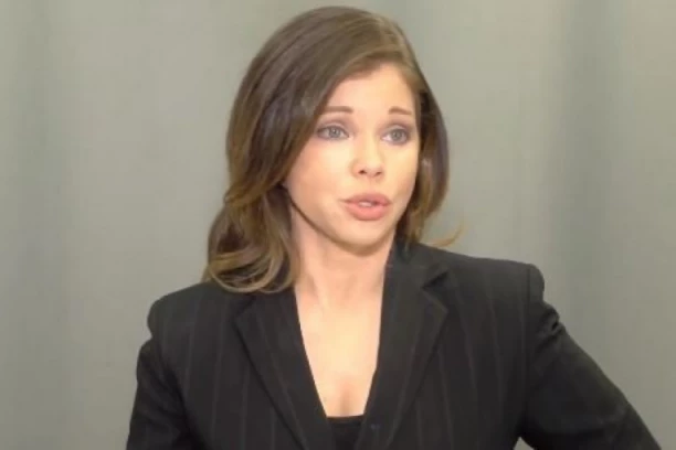 JEDNA OD NAJLEPŠIH GLUMICA IZ "ČUVARA PLAŽE" LAŽE NAROD O SVOM IZGLEDU: Sve vreme se fotošopira do BESMISLA, a sada su se pojavile i PRAVE FOTKE! (FOTO)