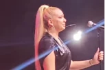 NIJE MOGLA DA ZAUSTAVI SUZE: Milica Todorović briznula u PLAČ na koncertu, majka je bodrila! (VIDEO)