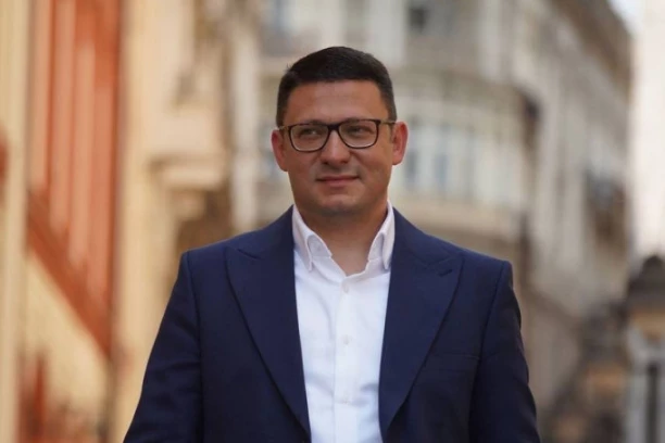 ĐURĐEV: Vučić i Vučević dobro znaju da je obavezno služenje vojnog roka nezamenjiv garant bezbednosti Srbije!