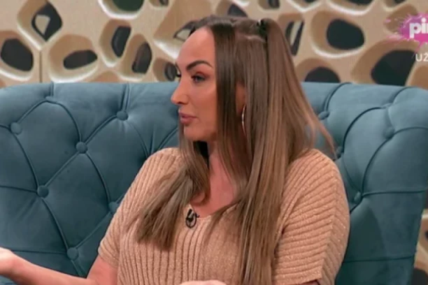 SIN NAŠE PEVAČICE NE MOŽE DA PRIČA: Zdrav kao dren, a ne izgovara MAJČINO IME! Odmah aganžovala tim stručnjaka