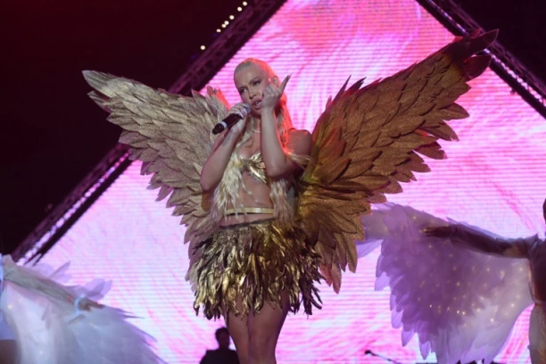 U INAT HEJTERIMA! Ema Radujko pokrenula novi haos, poručila svima da je neuništiva!