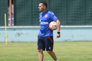 ZA NJIH NEMA MESTA U ZVEZDI: Bahar odstranio još tri fudbalera!