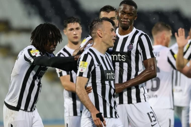 GROBARI GLEDAJU I NE VERUJU: Još jedan ODLAZAK iz Partizana! Hoće li neko OSTATI u Humskoj?