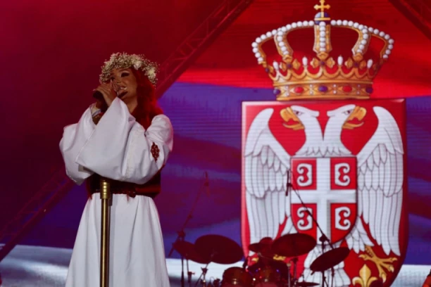 NASTUP POSVEĆEN ŽRTVAMA DVA NAJSTRAŠNIJA MASAKRA U ISTORIJI SRBIJE: Breskvica rasplakala naciju, ovo je najemotivniji momenat na Music Week-u!