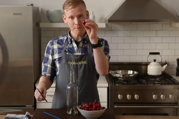 NAJJEDNOSTAVNIJI NAČIN ZA ČIŠĆENJE VIŠANJA: Bez muke i NEREDA uz pomoć OVE dve stavke biće gotove za tren oka!