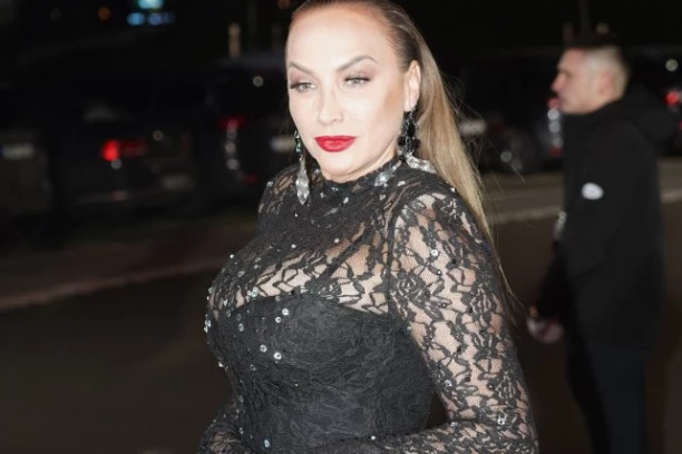 GOGA SEKULIĆ IMA NOVOG DEČKA: Pevačica smuvala mlađeg sportistu!