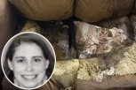 TELO JEDVA ODVOJILI OD KAUČA: Otkriveni JEZIVI detalji o smrti žene koja je 12 godina ležala prekrivena IZMETOM i crvima (VIDEO)