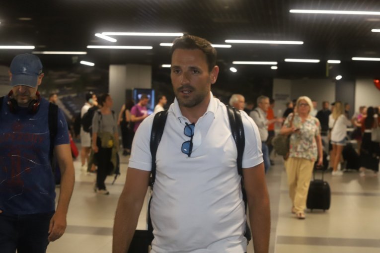 Grčki pevač stigao u Beograd