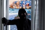 OPREZ NA LETOVANJU! Provalnici u Grčkoj sprejom omamljuju turiste i upadaju im u apartmane
