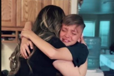 RODITELJI SU MU SAOPŠTILI VESTI KOJE SU GA POTPUNO SLOMILE: Dečka je otkrio porodičnu tajnu i zajecao, jedna fotografija sve je promenila (VIDEO)