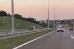 ŽESTOK SUDAR NA AUTO-PUTU U BEOGRADU! Vozio automobil u kontra-smeru pa se zakucao u drugi, ljudi ŠOKIRANI snimkom (VIDEO)