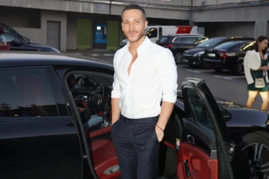 SAŠA KOVAČEVIĆ PUKAO 120.000 EVRA: Evo čime se častio pevač, LUKSUZ koji viđate samo u filmovima!