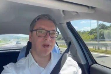 PREDSEDNIK ZA VOLANOM, SINIŠA SNIMA: Predsednik Vučić sa Malim obišao NOVU OBILAZNICU! (VIDEO)