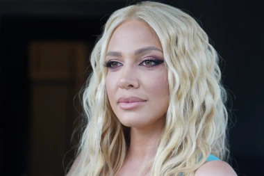 MILICI TODOROVIĆ PROVIRILA TETOVAŽA NA INTIMNOM DELU TELA: Popustile joj KOČNICE nakon raskida, svi gledaju i TRLJAJU OČI (FOTO)