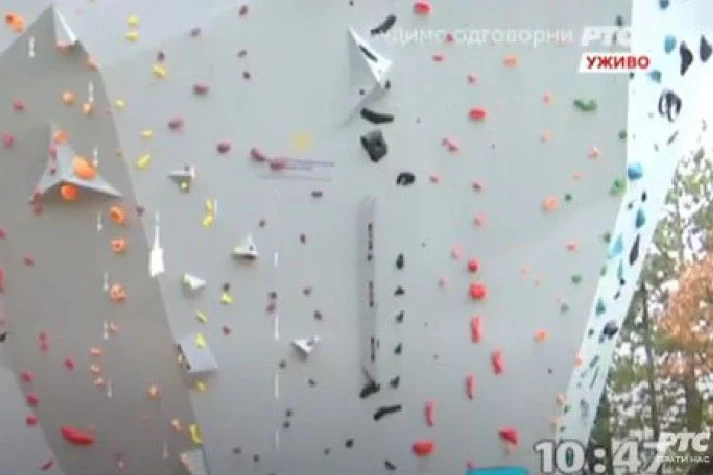 DUGOGODIŠNJI PENJAČ PAO SA VEŠTAČKE STENE: Detalji jezive nesreće na Košutnjaku - pad nije bio sa velike visine, ali je bio nezgodan!