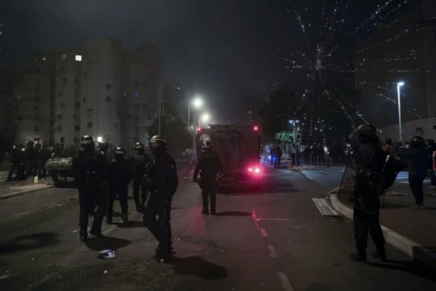 UBIJEN DEČAK (14) NA ULICI! Upucan pred prolaznicima u SRCE!