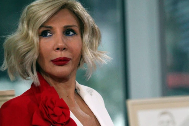 ISPLIVALA FOTKA IZ MLADOSTI: Ovako je na početku karijere izgledala nova urednica Zabavnog programa RTS-a! (FOTO)