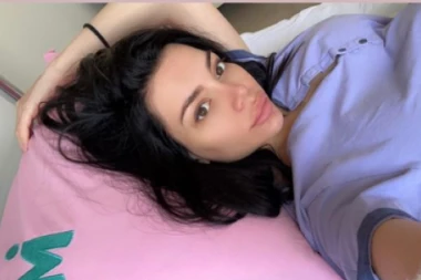 HELENA TOPALOVIĆ IZAŠLA IZ BOLNICE: Svi gledaju u njenu frizuru, spremila ANĐEOSKI kutak za naslednicu! (FOTO)