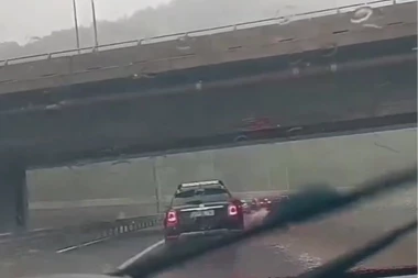 HAOS U HERCEG NOVOM! Bujice POPLAVILE puteve i kuće, APOKALIPTIČNE scene pristižu iz svih krajeva (VIDEO)