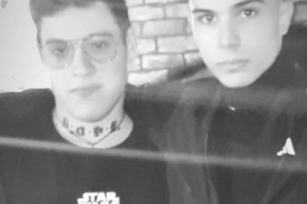 POVUKAO SE SA MREŽA: Vojaž ne može da prežali tragičnu SMRT bliskog prijatelja! (FOTO)