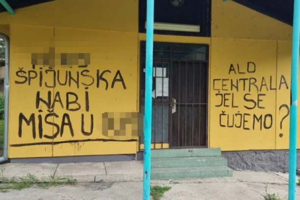 NEZAPAMĆEN VANDALIZAM U OVČAR BANJI! Čačani ŠOKIRANI natpisima koji su osvanuli na tek renoviranom objektu (FOTO)
