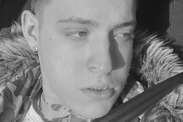 SAHRANJEN MLADI MUZIČAR! Ožalošćena porodica nosila BELO, poznate ličnosti ispratile prijatelja na VEČNI POČINAK!