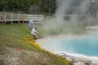 ODMAH JE ZAŽALILA! Stavila ruku u ključalo jezero kako bi videla da li je vruće (VIDEO)