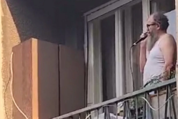 POGLEDAJTE ŠTA JE ČOVEK URADIO NA TERASI U CENTRU BEOGRADA! Ovo je mnoge iznenadilo, ali i zabavilo (VIDEO)