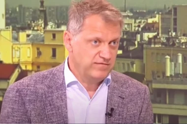 IMATE CRVENE FLEKE ILI VAS BOLE NOGE? Doktor Jocić UPOZORIO na problem koji LETI postaje pet puta opasniji!