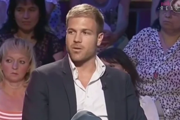 PEVAČICE SU SE OTIMALE ZA NJEGA, A SAMO GA JE KAĆA ŽIVKOVIĆ IMALA: Sećate li se Baneta Jankovića sa Farme? Otkriveno kako danas izgleda, a OVO mu je supruga!