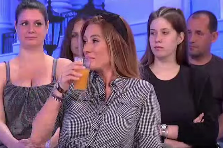 Ana Ćurčić, Narod pita