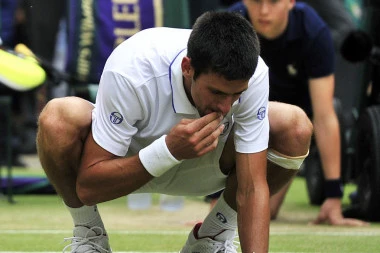 "CRVENO SLOVO" U KUĆI ĐOKOVIĆ: Novak SLAVI ovaj datum - pre 12 godina planeta je prvi put KLICALA Srbinu!