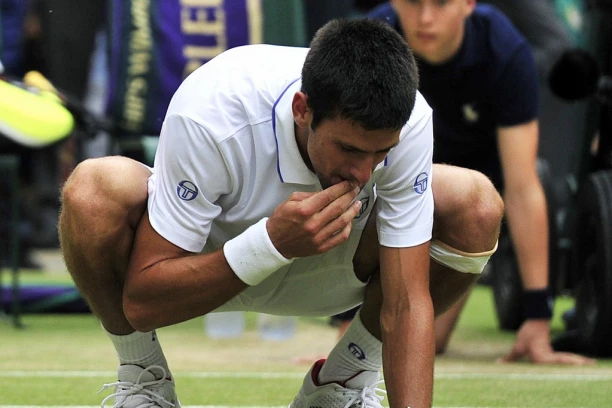 "CRVENO SLOVO" U KUĆI ĐOKOVIĆ: Novak SLAVI ovaj datum - pre 12 godina planeta je prvi put KLICALA Srbinu!