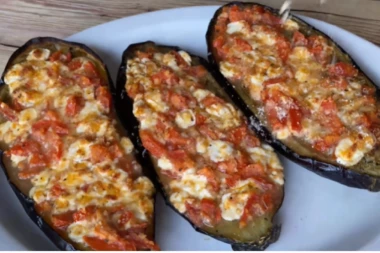 RECEPT ZA PUNJENI PATLIDŽAN ZAPEČEN U RERNI: Nadev od mlevenog MESA i KAČKAVALJA oduševiće i vaše najmlađe!