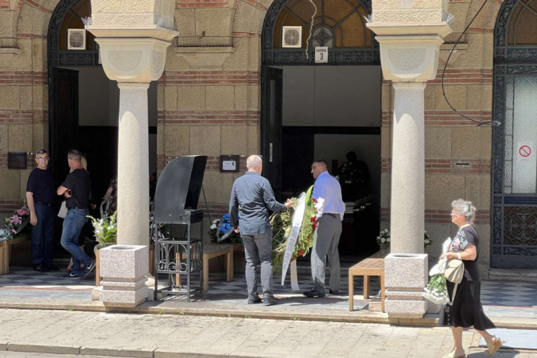 Nikola Kojo na sahrani brata