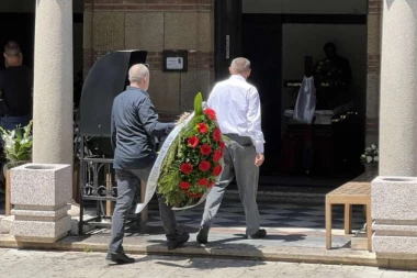 POTRESNE REČI NA VENCU! Nikola Kojo uputio bratu emotivnu oproštaju poruku! (FOTO)