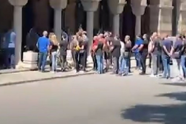 Tužna povoroka na sahrani brata Nikole Koja