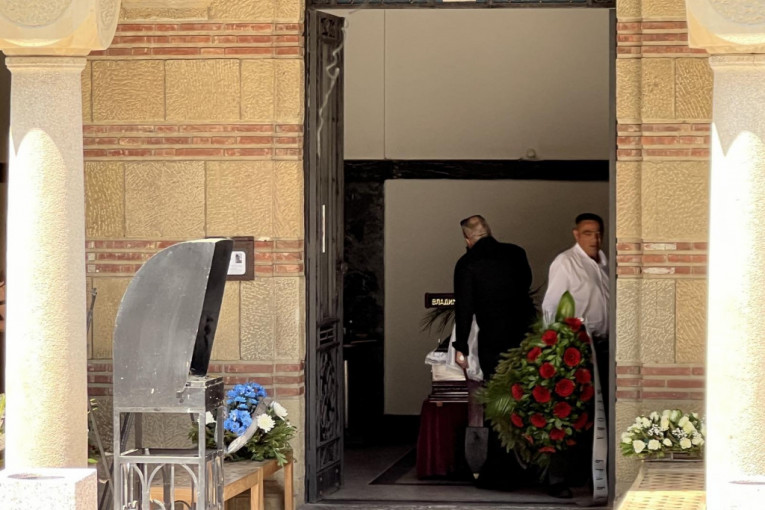 Nikola Kojo na sahrani brata