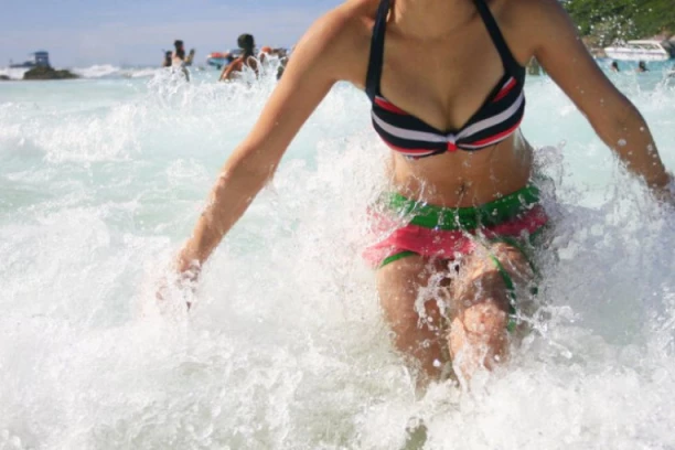 DA LI SMETE DA SE KUPATE U MORU SA TAMPONOM? Ginekolog otkriva veliku zabludu žena, a jedno pre odmora MORATE URADITI