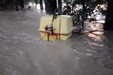 OBILNE PADAVINE OPET NAPRAVILE HAOS: Poplavljena domaćinstva kod Čačka, ekipe na terenu!