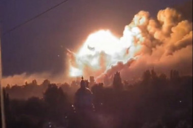 STRAVIČAN NOĆNI NAPAD NA MAKIJEVKU: Eksplozija je bila ZASTRAŠUJUĆA, Ukrajinci tvrde - uništena ruska jedinica, Rusi - gađani civili (VIDEO)