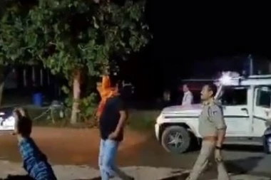 SNIMAK OD KOGA ĆE VAM PRIPASTI MUKA! TOTALNO PONIŽENJE: Pijani Indijac nasred ulice mladiću uradio nešto GROZNO, samo zato što je iz NIŽE KASTE (VIDEO)
