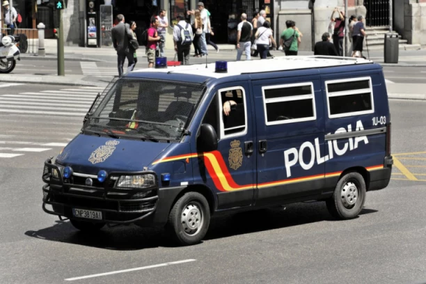 UŽASNA TRAGEDIJA U ŠPANIJI! Jezivi prizori u Badaloni: Urušila se stambena zgrada, stanovi se složili kao kula od karata - troje nastradalih!