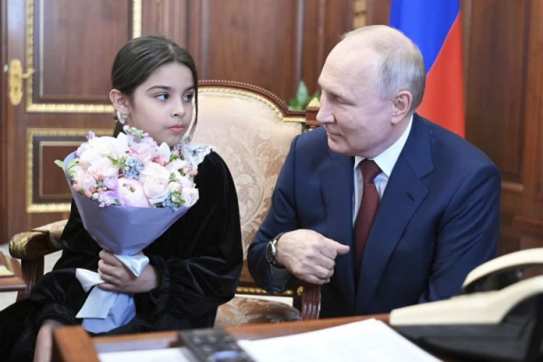 VLADIMIR PUTIN KAKVOG DO SADA NISTE VIDELI! Primio važnu gošću i ona mu odmah iz džepa "izbila" 51 milion evra! (VIDEO/FOTO)