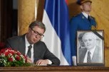 PREDSEDNIK VUČIĆ SE UPISAO U KNJIGU ŽALOSTI: Počela komemoracija povodom smrti Milana Milutinovića