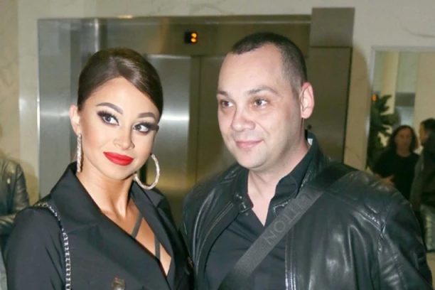 UŽIVA ZA SVE PARE NAKON RAZVODA: Darko Filipović u društvu VATRENE CRNKE nakon skandala bivše supruge! (FOTO)