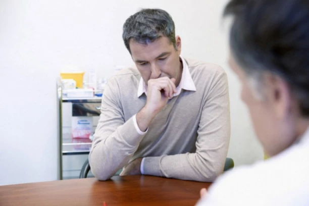 PRVI SIMPTOMI OPAKE BOLESTI USTA: Od ove vrste tumora češće oboljevaju muškarci, a jedna nezdrava navika je posebno opasna (FOTO)