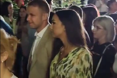UŽIVA SA VATRENOM BRINETOM! Draško Stanivuković ne ispušta novu devojku iz ruku! (VIDEO)