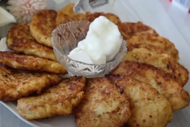 ZA MALO NOVCA NAPRAVITE PLJESKAVICE OD TIKVICA I KROMPIRA: Nahranite celu porodicu i spremite ovaj preukusan ručak